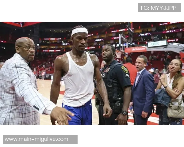 巴特勒在训练场展现统治力低调沉默却杀伤力十足