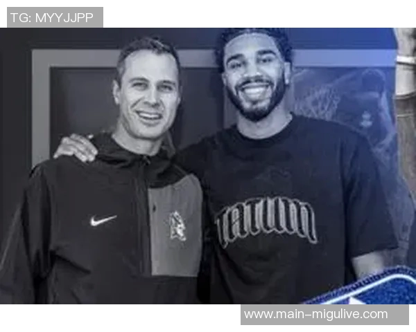 塔图姆担任运营总监向杜克队员传达支持与关怀信息 塔图姆担任运营总监向杜克队员传达支持与关怀信息