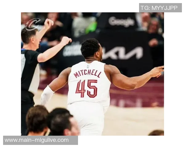 戴维恩米切尔称赞阿德巴约团队凝聚力强调球队团结精神