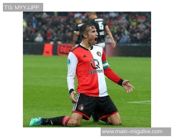 范佩西亲自提拔19岁儿子沙奎尔入费耶诺德一线队名单引发关注 范佩西亲自提拔19岁儿子沙奎尔入费耶诺德一线队名单引发关注