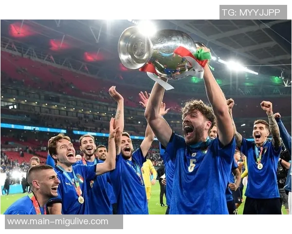 洛卡特利强调球队应专注当下而非回顾历史成就 洛卡特利强调球队应专注当下而非回顾历史成就